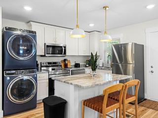 Modern Retreat Chic Living 5 min from DT Durham - Durham - 1