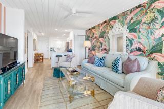 Gulf Front, Seagrove Beach, Sleeps 6, 1st floor, private beach access!! - Seagrove Beach - 7