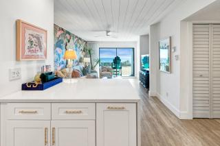 Gulf Front, Seagrove Beach, Sleeps 6, 1st floor, private beach access!! - Seagrove Beach - 6