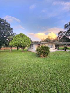 Country Home in the City with an Acre of Land - 7