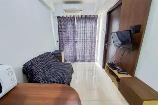 Cozy Living and Tidy 2BR Serpong Greenview Apartment By Travelio - 4