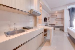 Cozy Living Studio at Paramount Skyline Apartment By Travelio - 3
