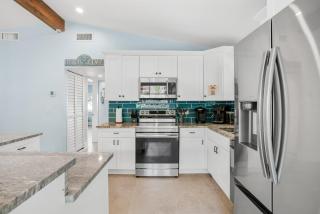 Waterfront Family Compound - Free Golf Cart, Paddleboards, Heated Pool, Golden Tee 2025 Arcade Game - 3