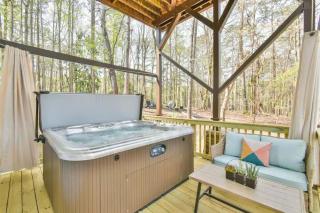 Lake Lanier, Lakefront, Boating, Hot Tube, Games, Luxury, Family, Friends, Hiking, Fishing and Birdwatching - 2
