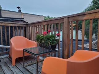 Downtown Retreat-Spacious Rooms with Shared Kitchen & Bath - Toronto - 6