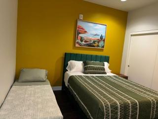 Vibrant unit in Griffith - 8