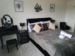 SAV 5 Bed Luxury Detached House in Leicester - 5