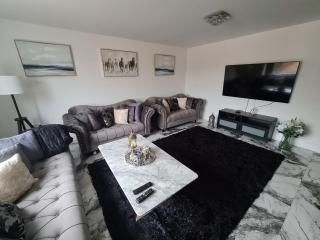 SAV 5 Bed Luxury Detached House in Leicester - Humberstone - 4