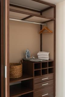 Luxe Stay - Rivergate Apartments with Pool - 3