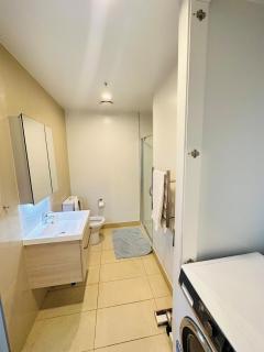 Spacious Magnificent Sea Views Front of Sky Tower - Auckland - 4