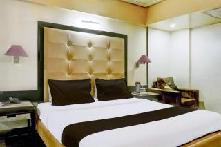 Super Townhouse Oak JM Road formerly Krishna presidency - Pune - 2