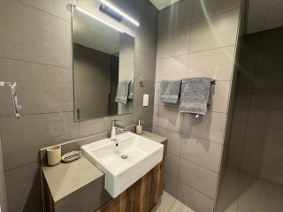 Panaromic pool view 1BR - Sharjah - 8