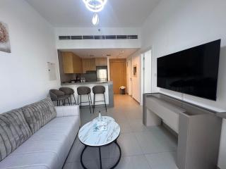 Panaromic pool view 1BR - Sharjah - 6