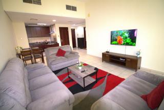 DRUVYA HOLIDAY HOMES, Bld DG022, Street No,2 Discovery Gardens, Close to The Gardens Metro 3 minutes walkable - 4
