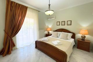 Renko Royal Villa, A Majestic Villa on the Athenian Riviera - 2