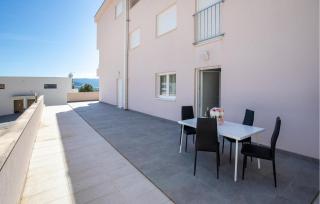 Cozy Apartment In Komarna With Wifi - 9