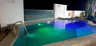 Preciosa Casa con Estilo Único y Llena de Arte para una Estancia Inspiradora - - 3