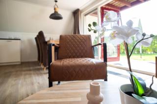 Bonte Vliegenvanger I Elegant Huis met Uitzicht op Tuin - 1