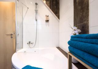 Bali Apartment Hof, Küche, Parkplatz, 24h digital checkin, WLan150MBit - Hof - 4