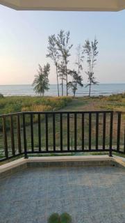 Family Retreat by the Beach - 9