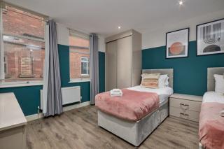 Centra Leeds Apartment - 8