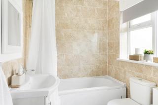 Comfortable 3-Bed House for Contractors & Families - Nottingham - 6