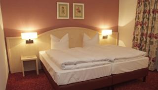 H Perl Hotel-Restaurant - 1