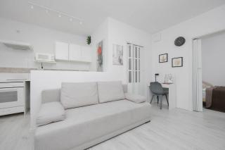 Jasny Apartament z Tarasem i Parkingiem by Noclegi Renters - Piaseczno - 0