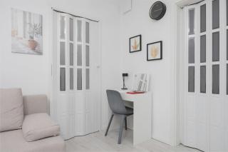 Jasny Apartament z Tarasem i Parkingiem by Noclegi Renters - Piaseczno - 1