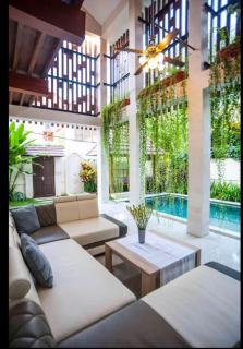 Huge Two Storey 4 Bed 4 Bath Villa with pool right in the heart of Seminyak - Seminyak - 8