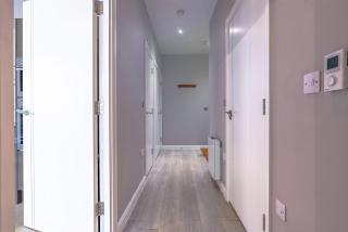 Modern Serviced Apartment: Short Walk to Center - Bristol - 1