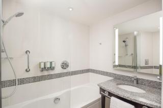Hampton by Hilton London Gatwick Airport - 2