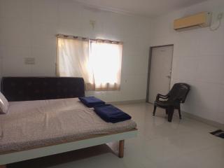 Dwarka Bungalow Only Family - Dwarka - 4