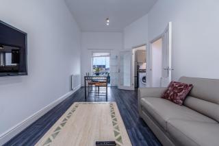 Harbour-View 2-Bed Serviced Apartment with Parking - Portishead - 3