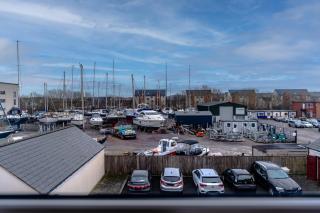 Harbour-View 2-Bed Serviced Apartment with Parking - Portishead - 5