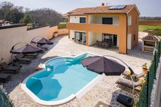 Villa Nur for 10 people near Pula with 45 m2 private pool & jacuzzi only 2 km from beach - Pula - 0