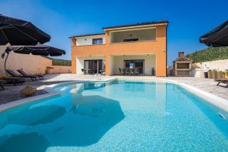 Villa Nur for 10 people near Pula with 45 m2 private pool & jacuzzi only 2 km from beach - Pula - 2