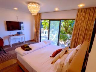 Vangay Lodge - - 8