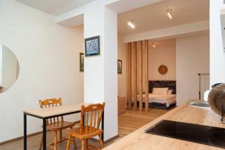 Charming Ground Floor Getaway with Free Parking - Tbilisi - 3