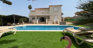 Schönes Ferienhaus Caesar mit großem Pool und Garten - 0