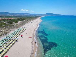 ISA-Hotel with swimming pool just 300 mt from the Baia delle Mimose-beach - Badesi - 2