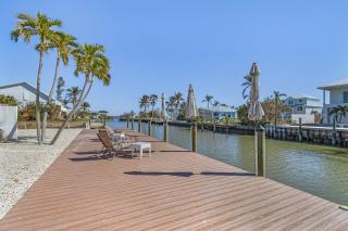 Entire Waterfront Duplex w/ Pool & Spa - Fort Myers Beach - 8