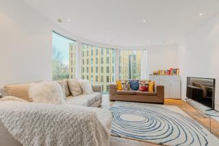 Family 1 Bdr Apt, Panoramic Views, Minute to Tube - 0