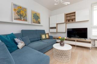 Cosy Apartment with Parking Nowaka-Jeziorańskiego Praga by Noclegi Renters - Varsavia - 0