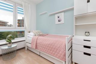 Cosy Apartment with Parking Nowaka-Jeziorańskiego Praga by Noclegi Renters - Varsavia - 1