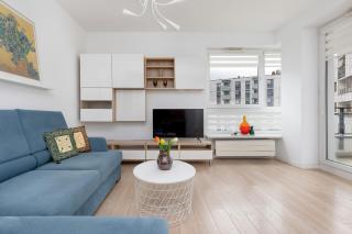 Cosy Apartment with Parking Nowaka-Jeziorańskiego Praga by Noclegi Renters - Varsavia - 7