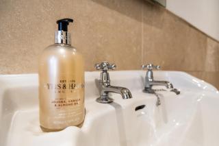 Luxury Cheshire Farmhouse -Sleeps 14 -Hot Tub - Crewe - 5