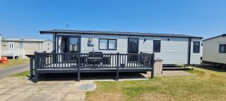 Mikey Cabin Sleeps 8 with Balcony - 0