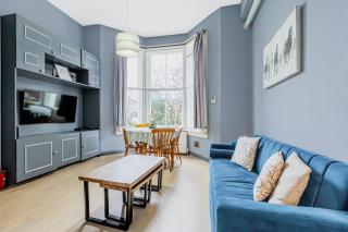Couple's getaway 1BDR apt near Holland Park - 1