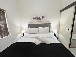 Unique Ensuite Two Bedroom Apartment In A Golf Estate - Honeydew - 6